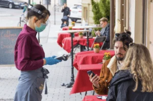 social distancing at restaurant